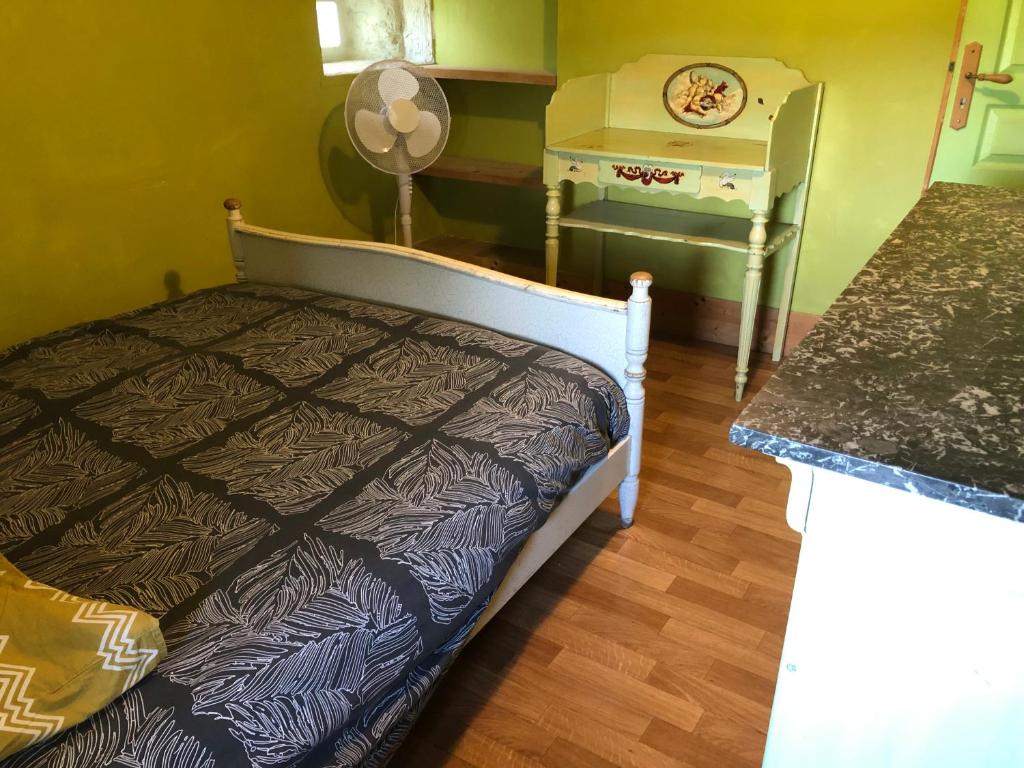 Zdjęcie z galerii obiektu Bâtisse du 14eme en pleine nature w mieście Clermont-Dessous