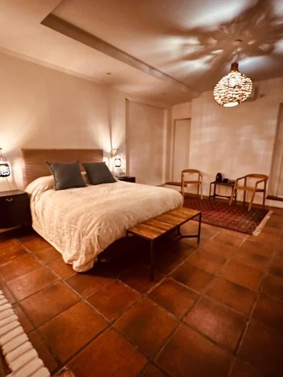 Postel nebo postele na pokoji v ubytování Oeste suites