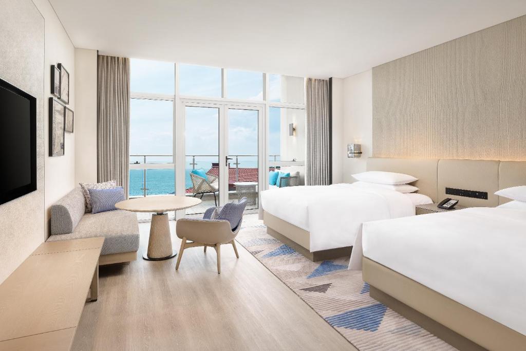 Postel nebo postele na pokoji v ubytování Sheraton Beihai Resort