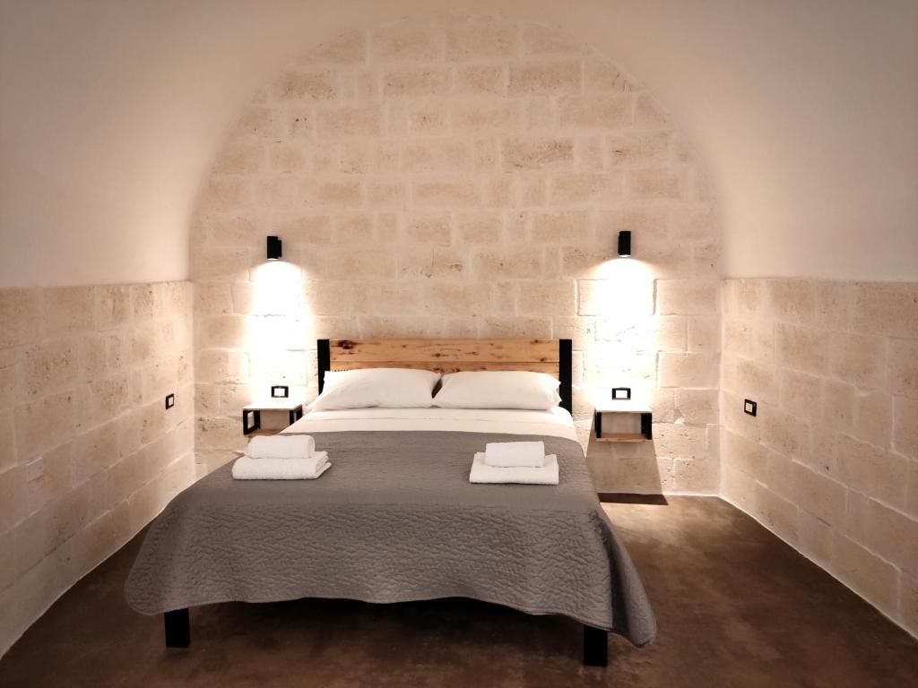 a bedroom with a bed with two towels on it at Minuetto 16 in Ostuni
