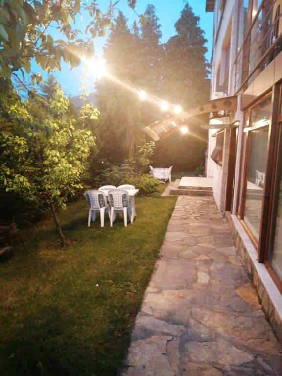 Сад в SNOW HİLL HOUSE Pansiyon