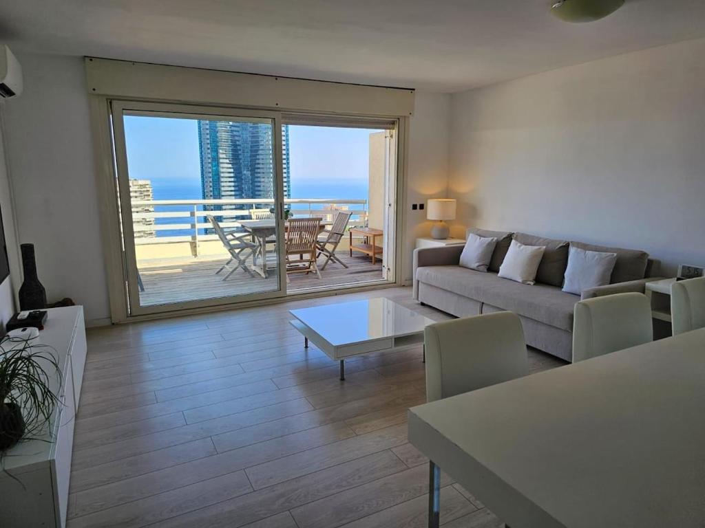 Seating area sa Cosy-piscine et vue mer à 1km de Monaco