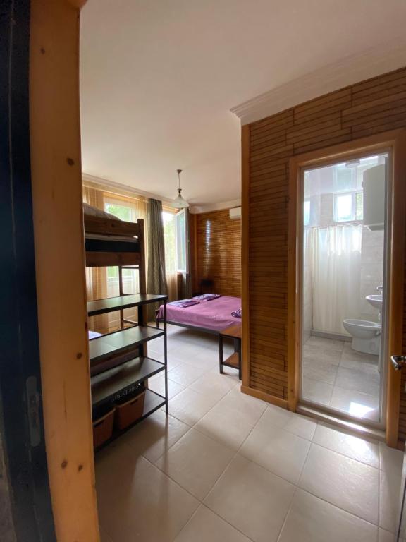 Postel nebo postele na pokoji v ubytování Guest house Shekvetili