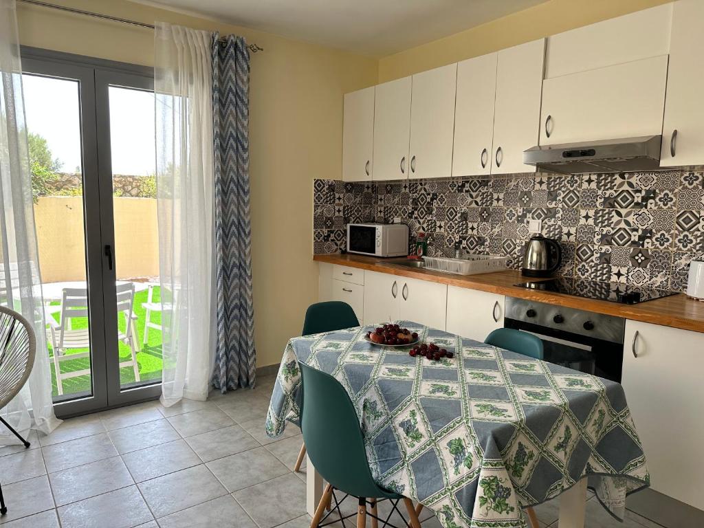 Kuchyň nebo kuchyňský kout v ubytování LOTUS STUDIO APARTMENT NORTH