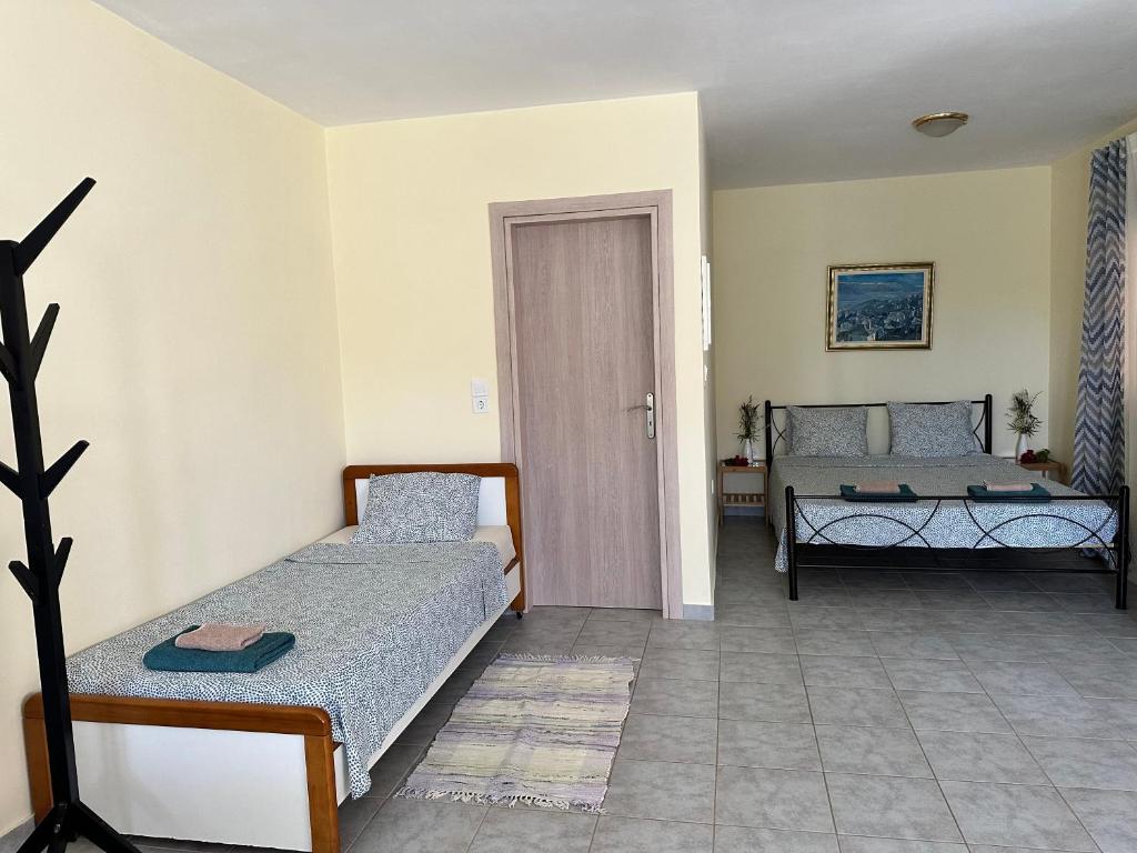 Postel nebo postele na pokoji v ubytování LOTUS STUDIO APARTMENT NORTH