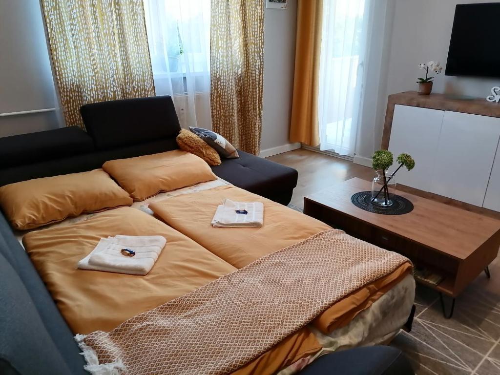Postel nebo postele na pokoji v ubytování Shine Apartman