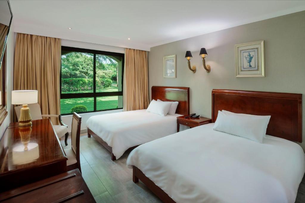 Protea Hotel by Marriott Livingstone - 泳池景和花园景客房 - 带2张大号床