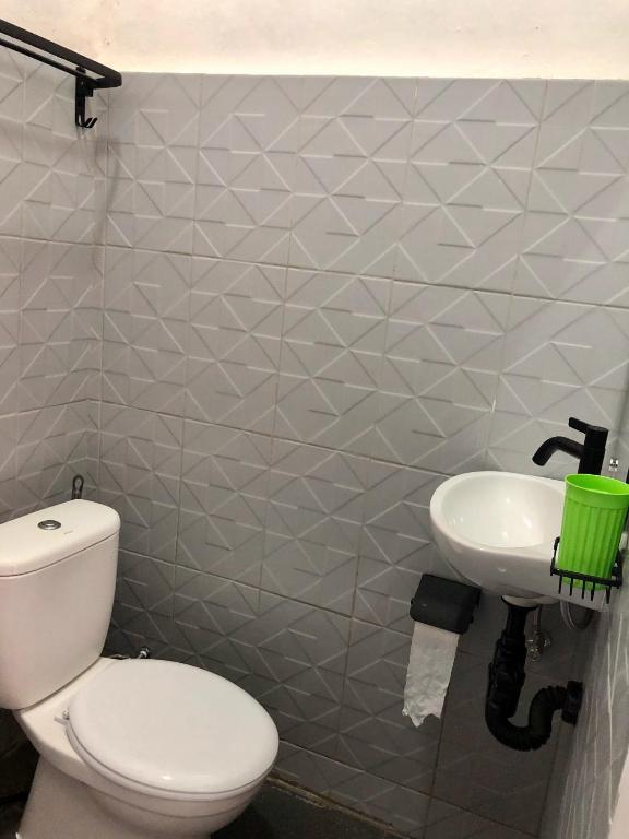 Koupelna v ubytování LOPE HOMESTAY