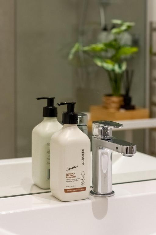 Latimer Square 1 bed 1 bath - Single Level - Resim 8