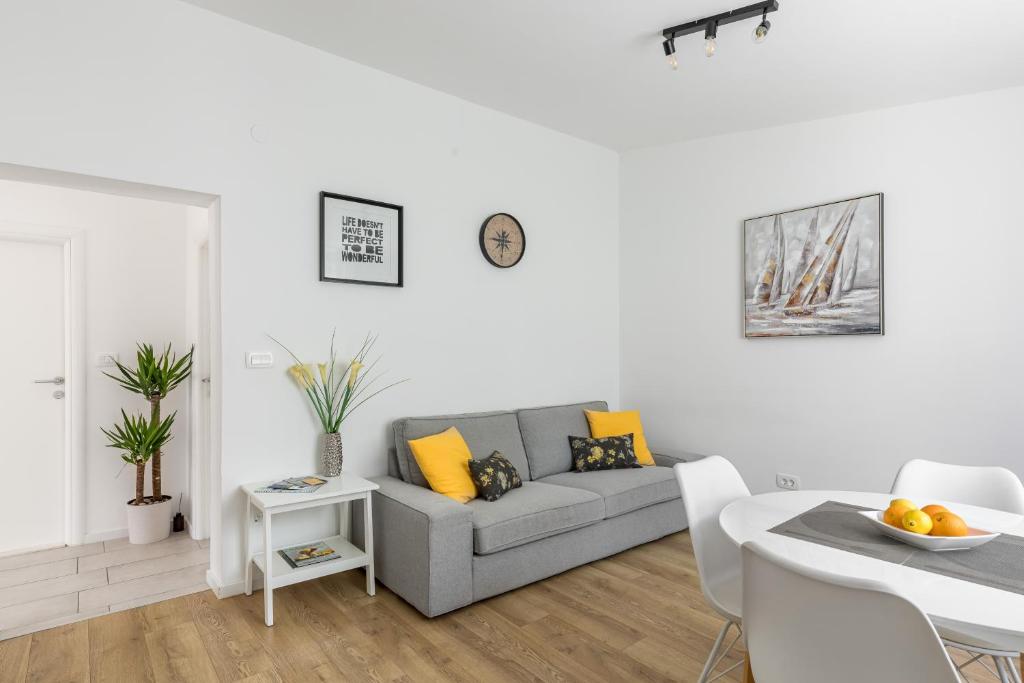 Tonina apartment - with terrace, jacuzzi, free parking