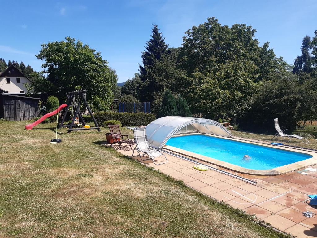 Bazén v ubytování Apartmány Roudnice nebo v jeho okolí
