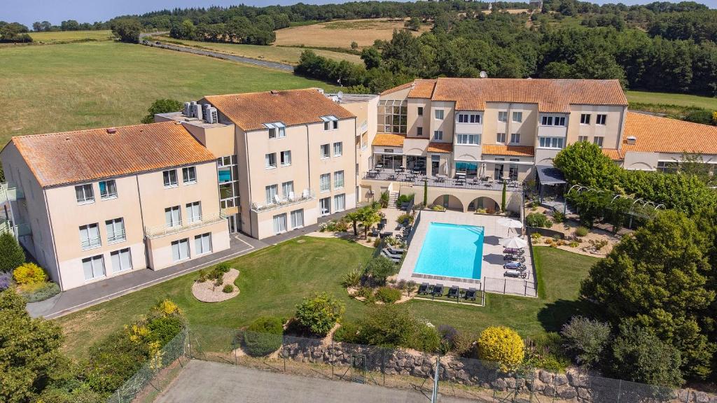 an aerial view of a mansion with a swimming pool at Logis Hôtel Restaurant Aloe in Les Herbiers