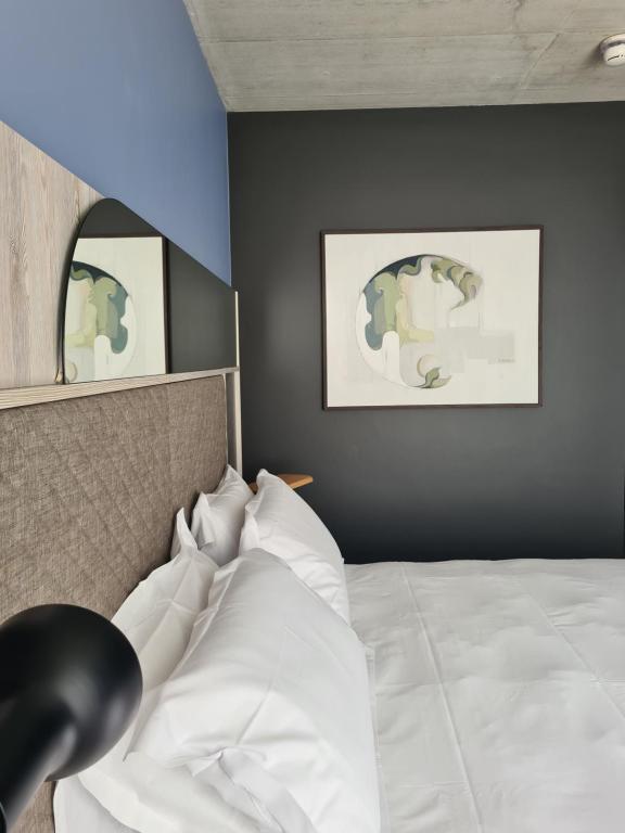 Postel nebo postele na pokoji v ubytování Mercure Hotel Delémont