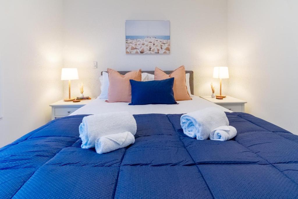 Urban Elegance - 2 Bed, 2 Bath in the CBD - Resim 21