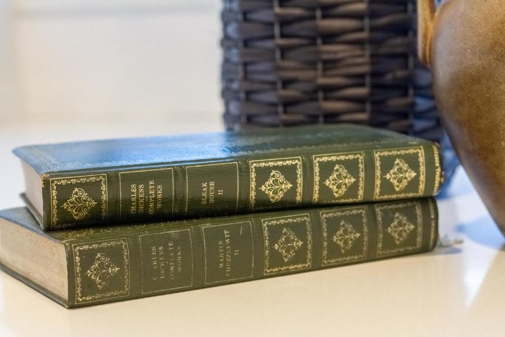 Urban Elegance - 2 Bed, 2 Bath in the CBD - Resim 17