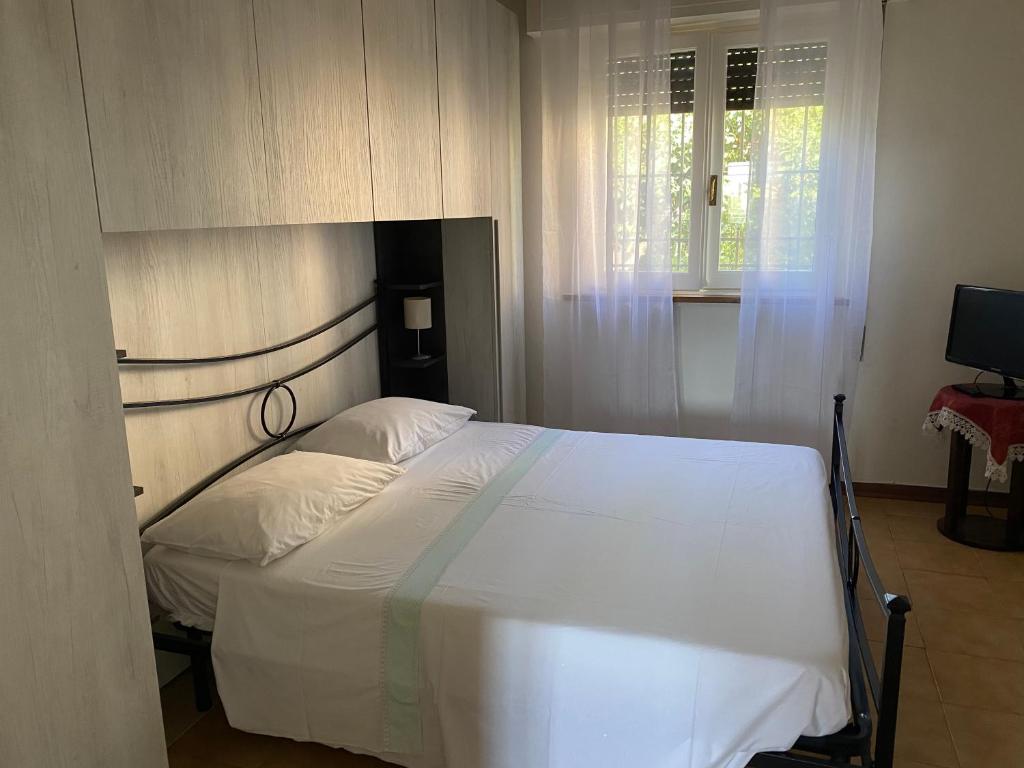 A bed or beds in a room at Casa versilia
