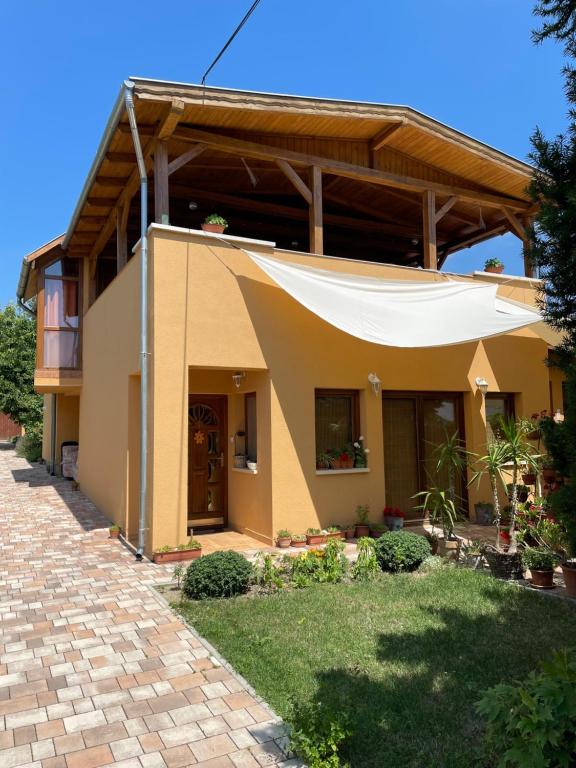 Budova, v ktorej sa apartmán nachádza