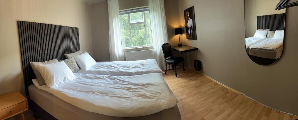 Postel nebo postele na pokoji v ubytování Jökla Guesthouse