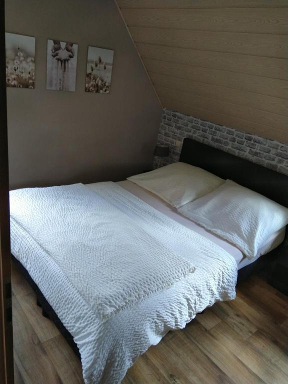 Postel nebo postele na pokoji v ubytování Heidehof Hellenthal