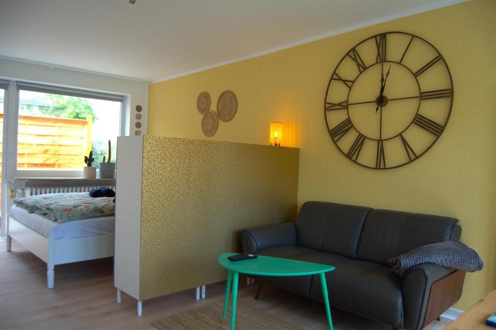 Postel nebo postele na pokoji v ubytování Akram Appartement II - Studio - Zentral und Ruhig