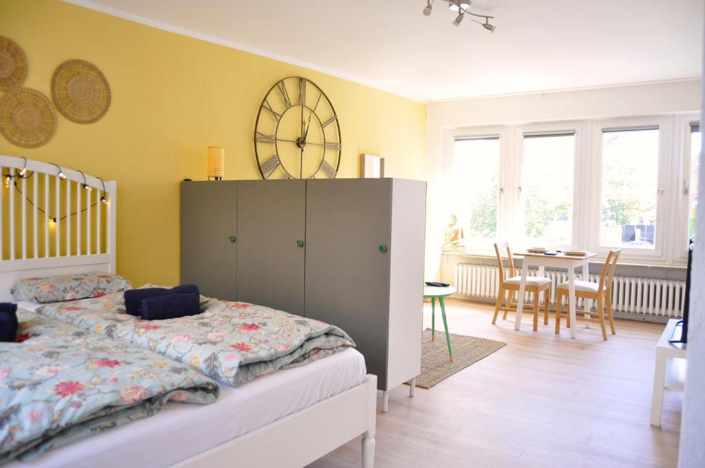 Postel nebo postele na pokoji v ubytování Akram Appartement II - Studio - Zentral und Ruhig
