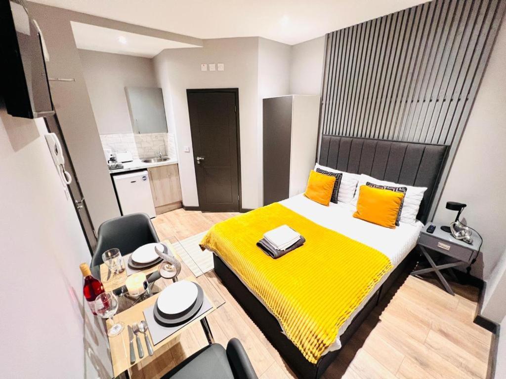 Studios next to Emirates Stadium - Double Room