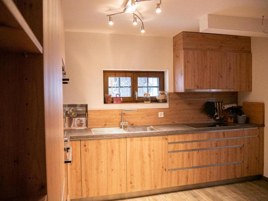 Kuchyň nebo kuchyňský kout v ubytování stettli resort