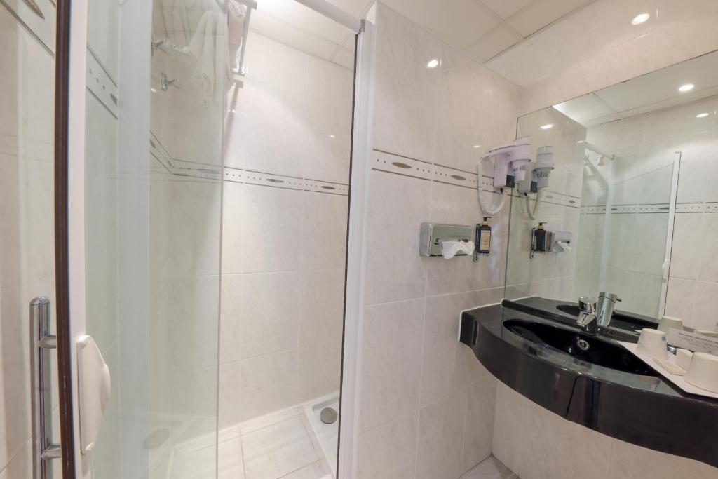 Koupelna v ubytování Hotel Saint Christophe