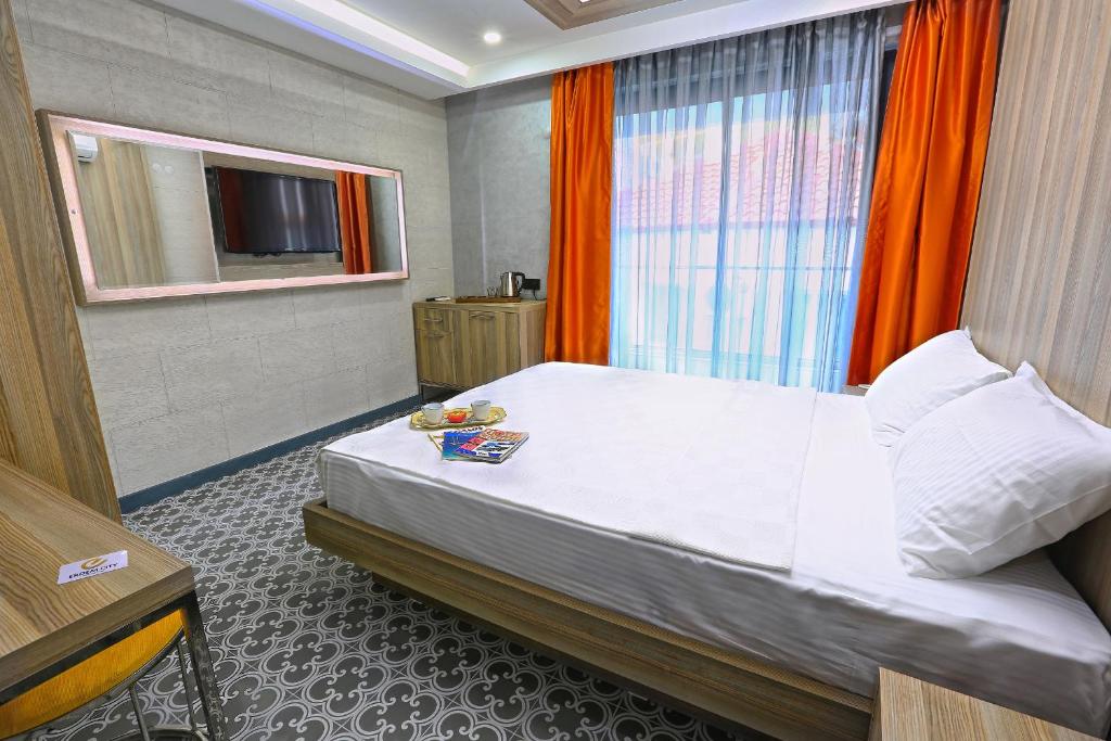 Postel nebo postele na pokoji v ubytování Erdem City Hotel