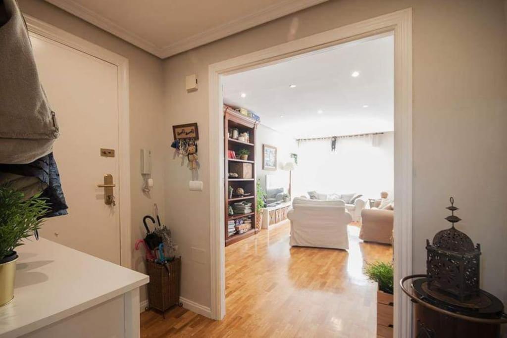 a living room with a door open to a living room at Apartamento + parking en el centro de Cartagena in Cartagena