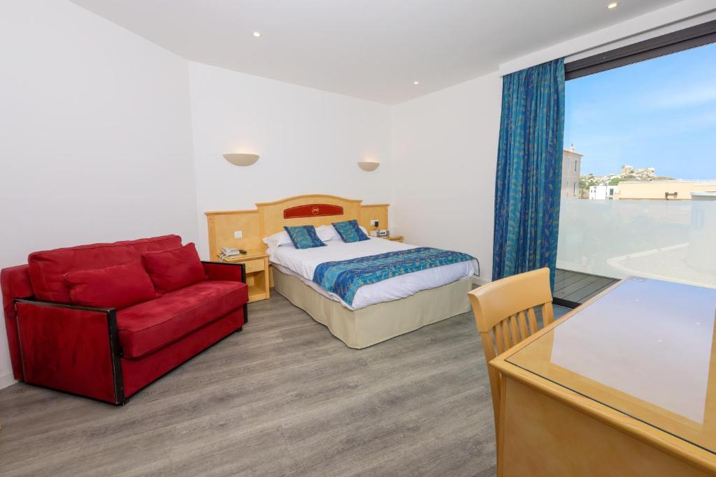 Postel nebo postele na pokoji v ubytování Hotel Saint Christophe