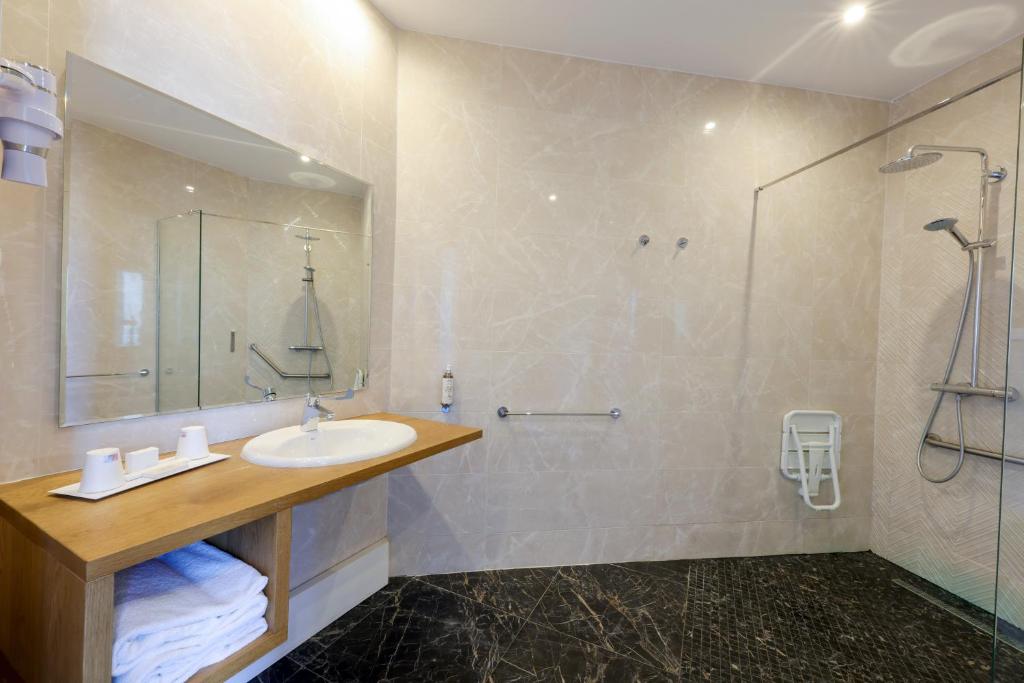 Koupelna v ubytování Hotel Saint Christophe