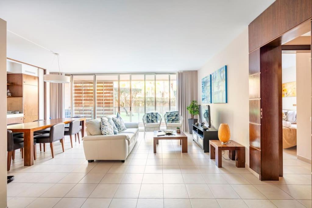 a living room with a couch and a table at Herdade dos Salgados Harmonia in Guia