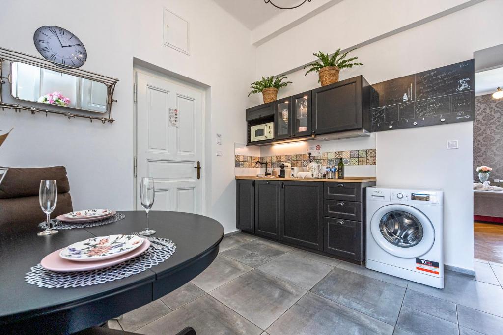 The Old Town Square & Parizska Apartments - 6