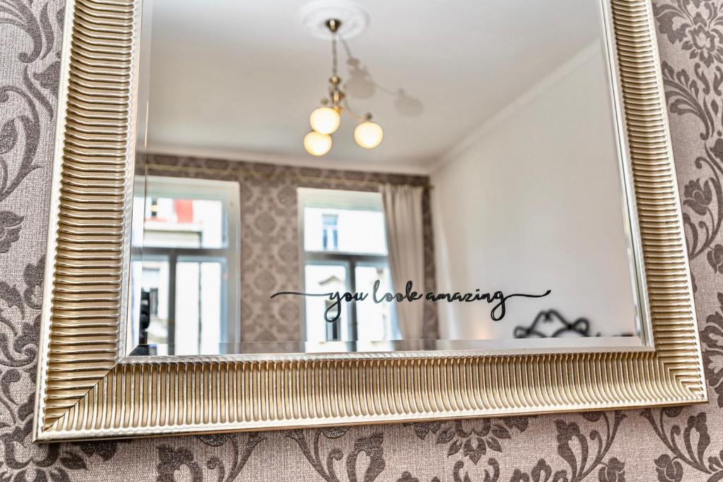 The Old Town Square & Parizska Apartments - 16