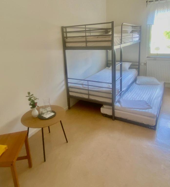 Postel nebo postele na pokoji v ubytování Gullringens Värdshus & hotell