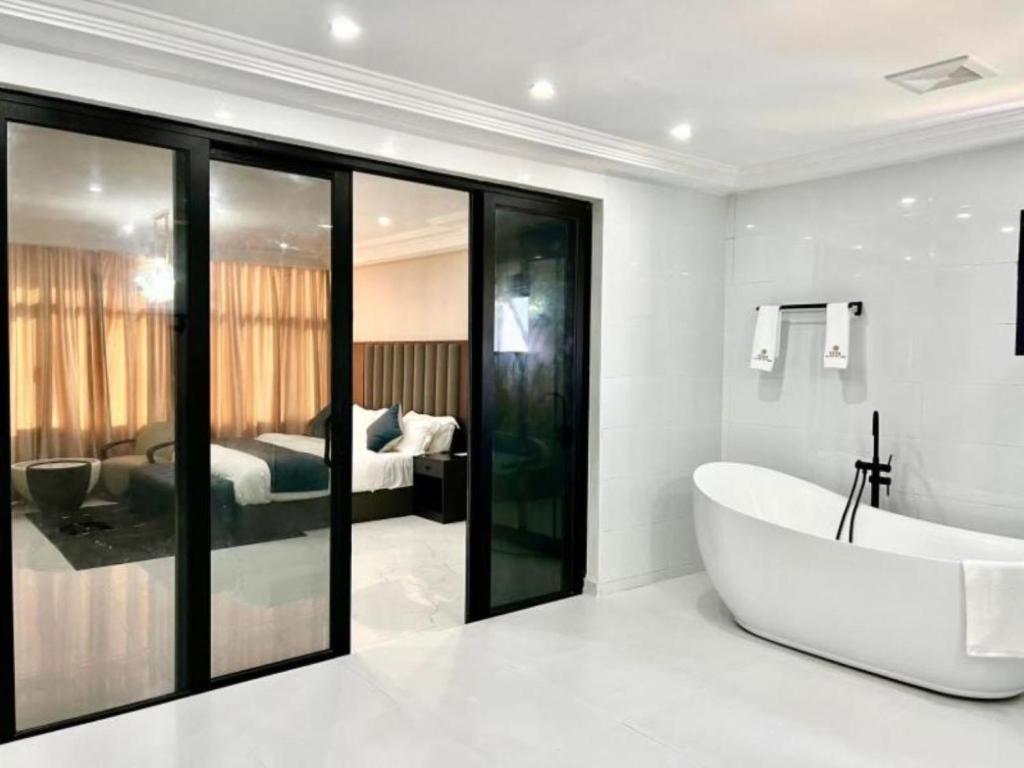 Lifestyle Luxury Suites photo