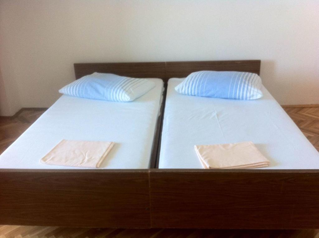 Łóżko lub łóżka w pokoju w obiekcie Apartment Zvonko