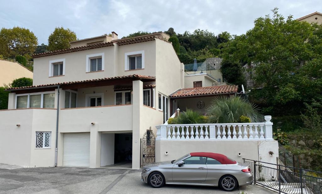 Budova, v ktorej sa vila nachádza