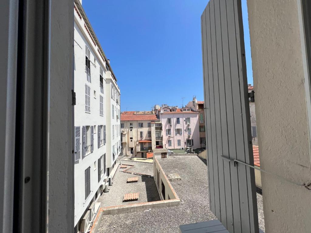 Budova, v ktorej sa apartmán nachádza
