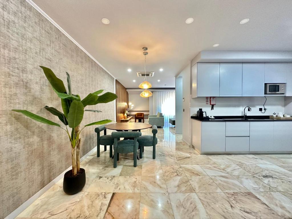 YOUROPO - Downtown - 19