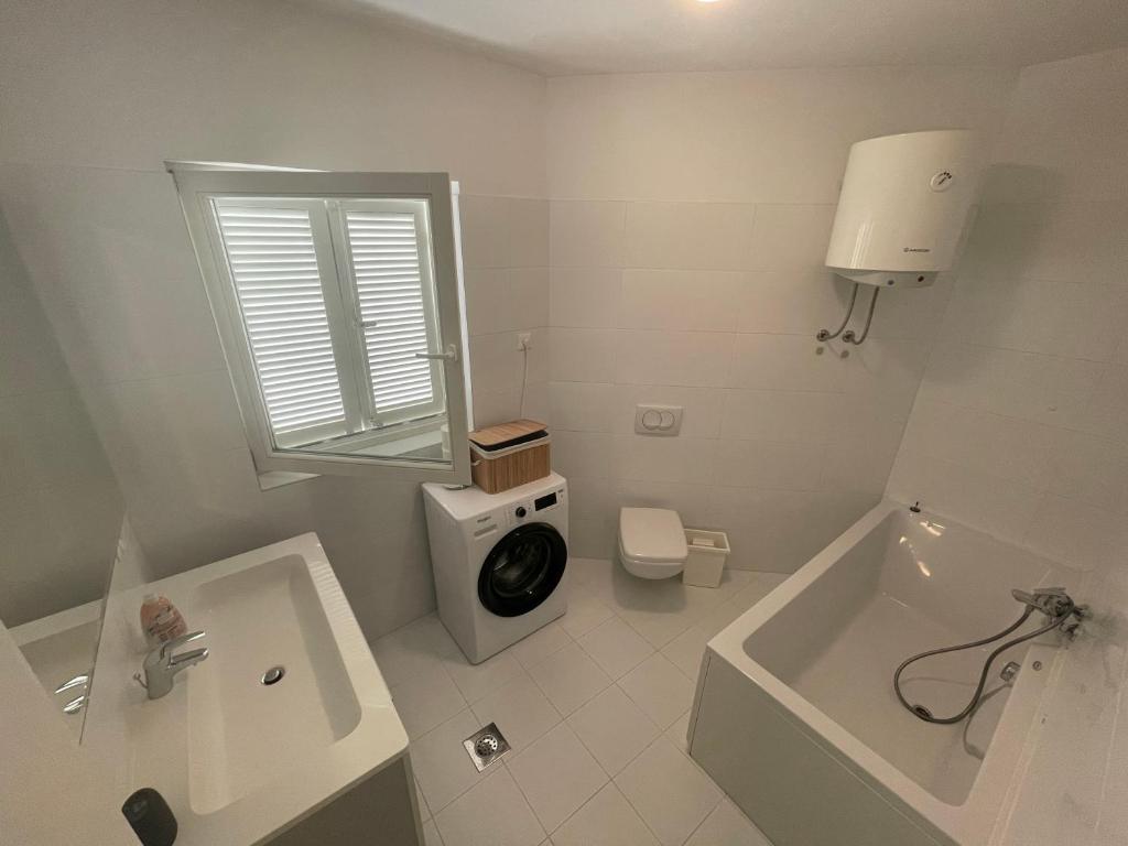 Łazienka w obiekcie Apartments Mali Ivo