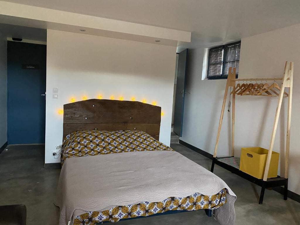 Postel nebo postele na pokoji v ubytování Chambre d'hôtes 2p, gestion libre, espace piscine partagé