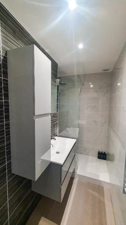 Łazienka w obiekcie Appartement T3 à deux pas du centre-ville