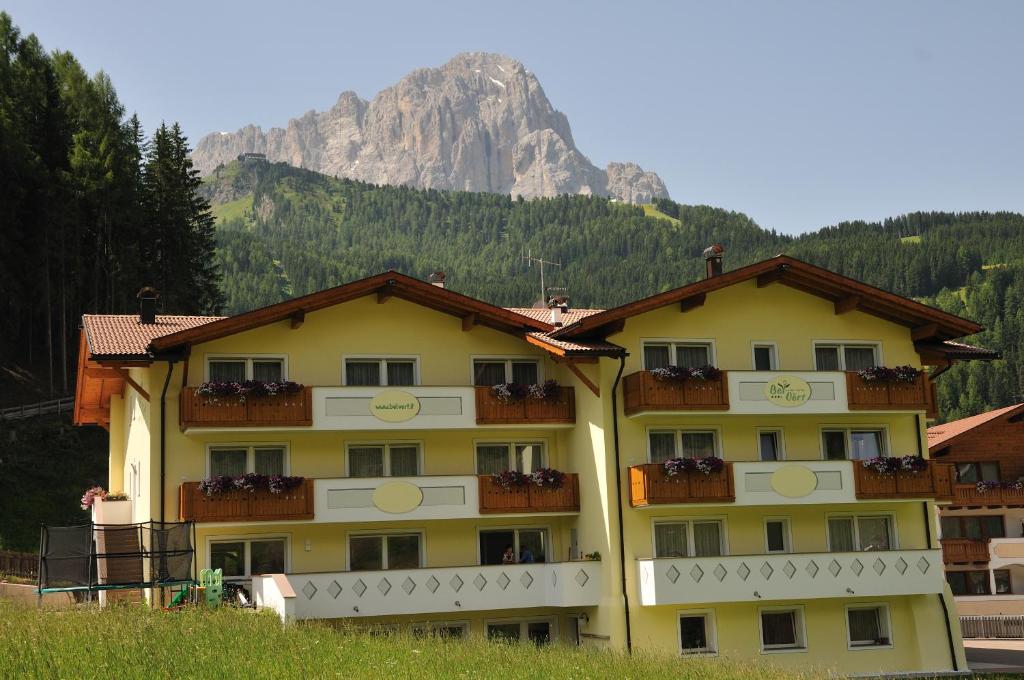 Nespecifikovaný výhled na hory nebo výhled na hory při pohledu z hotelu
