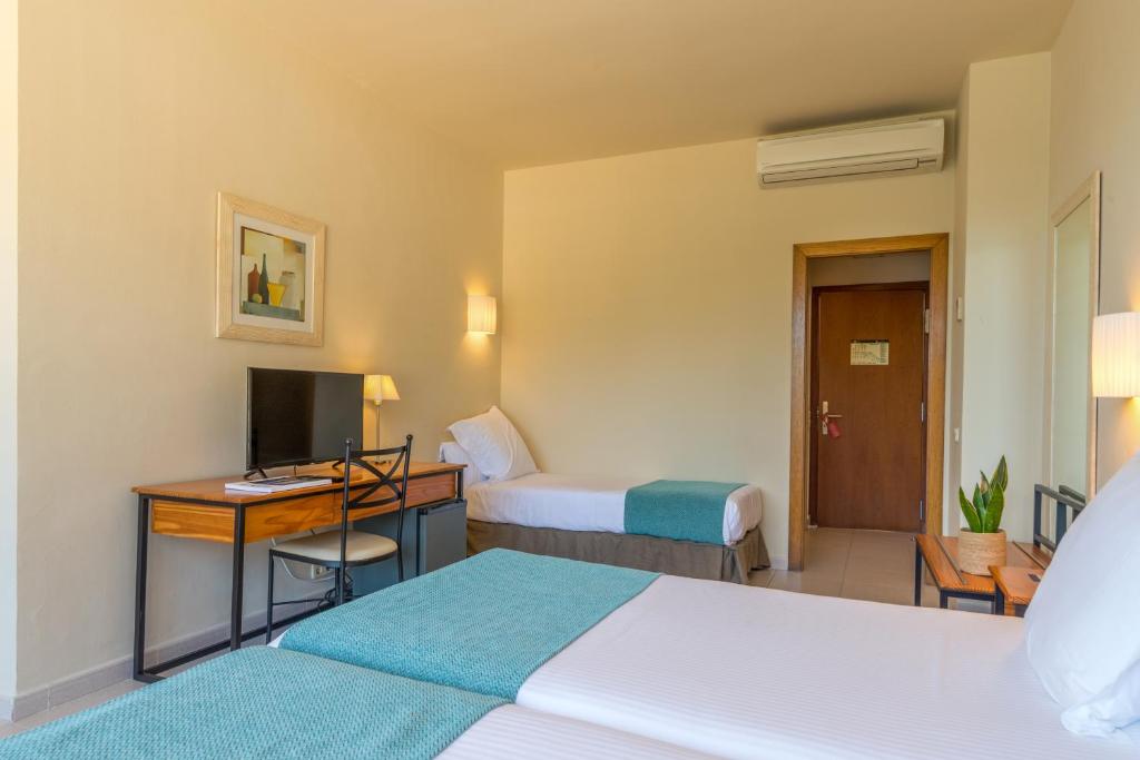 Postel nebo postele na pokoji v ubytování Hotel Hostalillo by Escampa Hotels