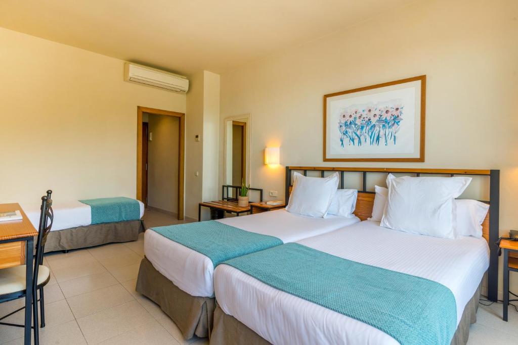 Postel nebo postele na pokoji v ubytování Hotel Hostalillo by Escampa Hotels