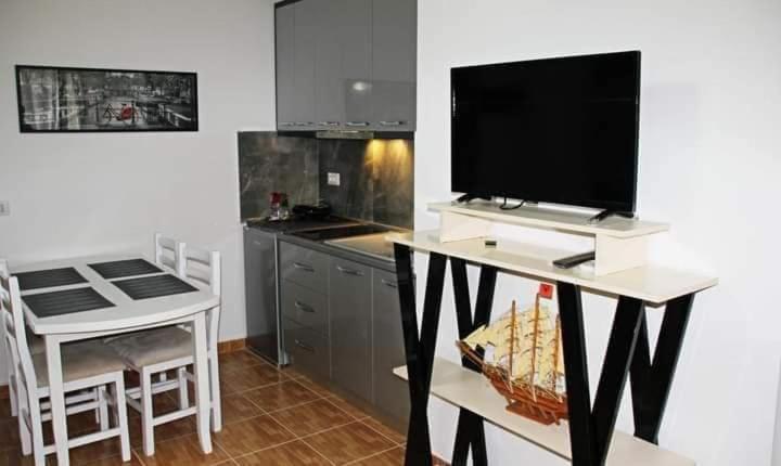 Apartament 1+1 Lungomare , Vlore - Image 4