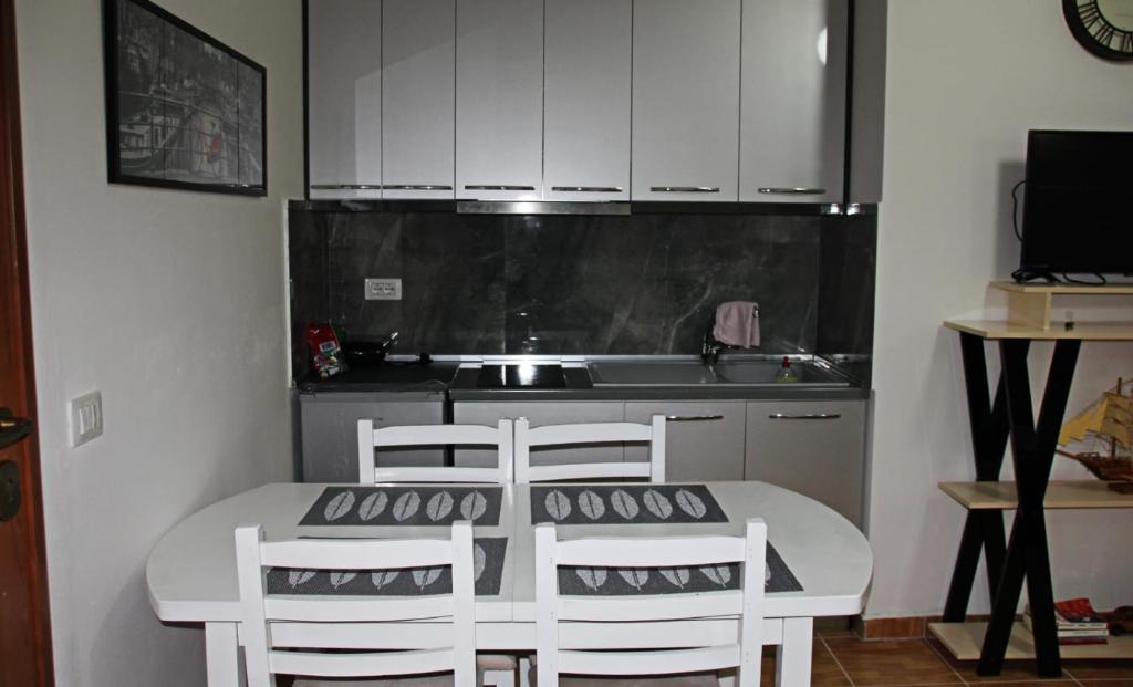 Apartament 1+1 Lungomare , Vlore - Image 7