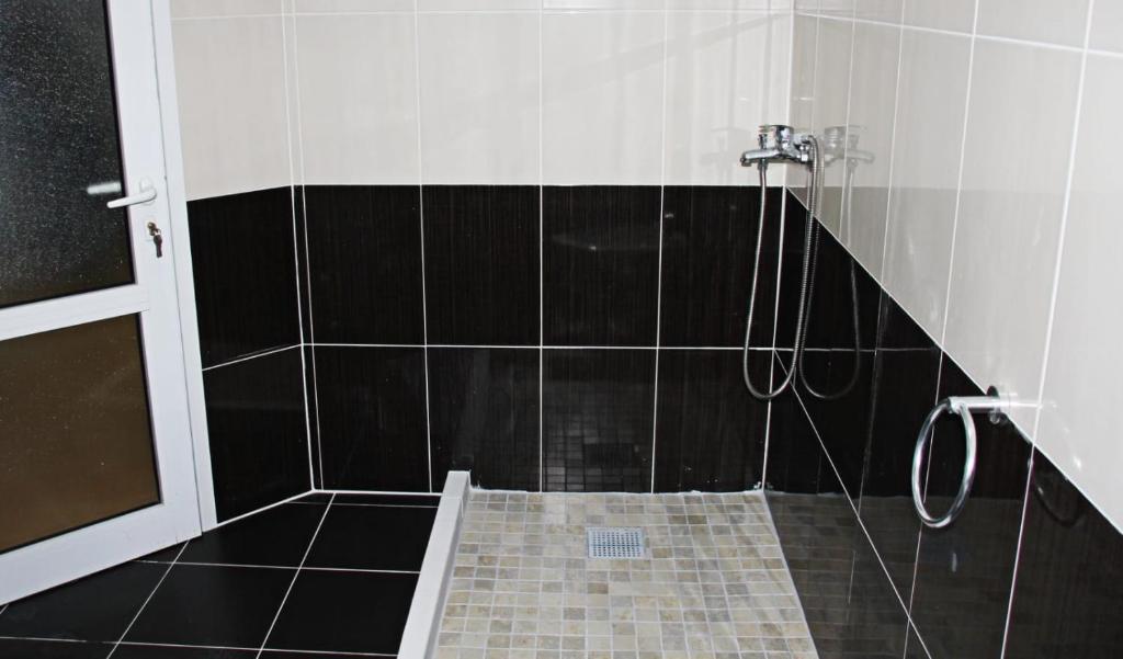 Apartament 1+1 Lungomare , Vlore - Image 3